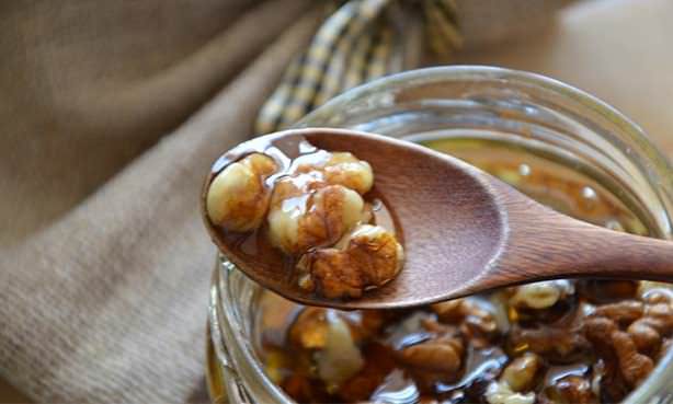 Грецкие орехи с медом